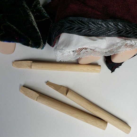 La Rose Vintage Porcelain Xmas Caroller Dolls Open Mouth Set of 3 One sleeping - Picture 8 of 8